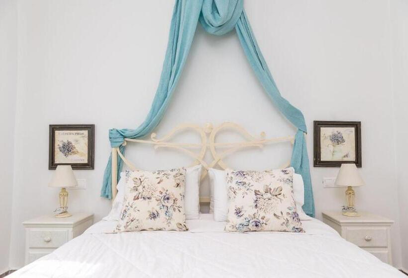 اتاق لوکس سه تخته, Naxos Petite Studios