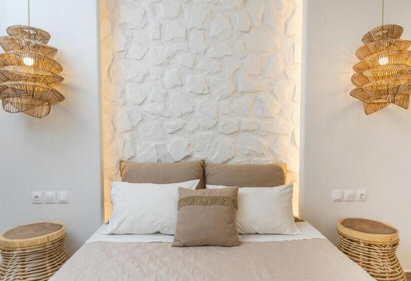 اتاق لوکس با بالکن, Naxos Petite Studios