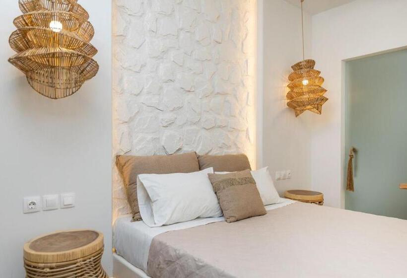 اتاق لوکس با بالکن, Naxos Petite Studios