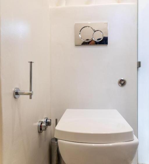 اتاق لوکس با بالکن, Naxos Petite Studios