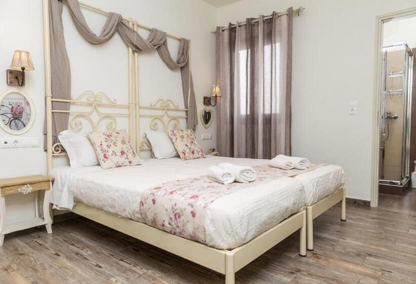 اتاق لوکس, Naxos Petite Studios