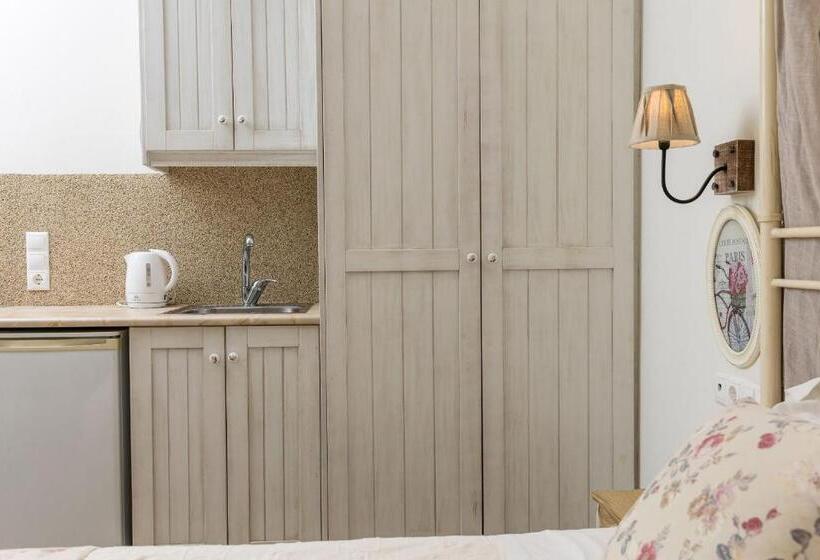 اتاق لوکس, Naxos Petite Studios