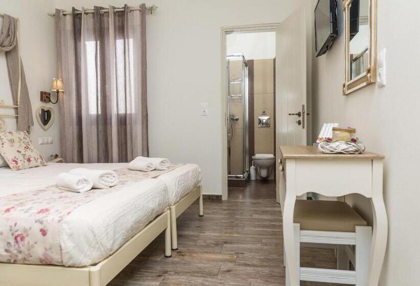 اتاق لوکس, Naxos Petite Studios