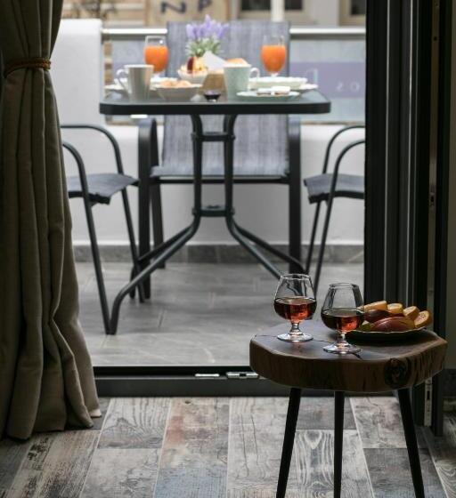 اتاق لوکس سه تخته, Naxos Petite Studios