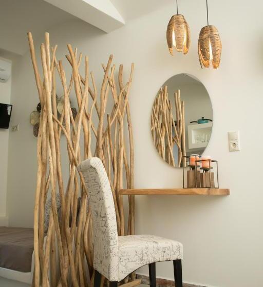 اتاق لوکس سه تخته, Naxos Petite Studios