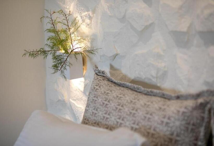 اتاق لوکس سه تخته, Naxos Petite Studios