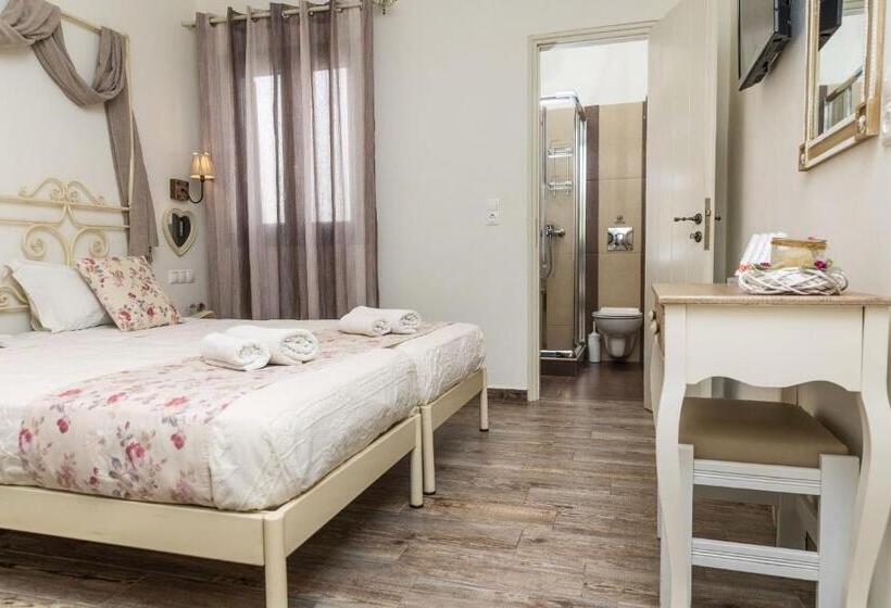 اتاق لوکس, Naxos Petite Studios
