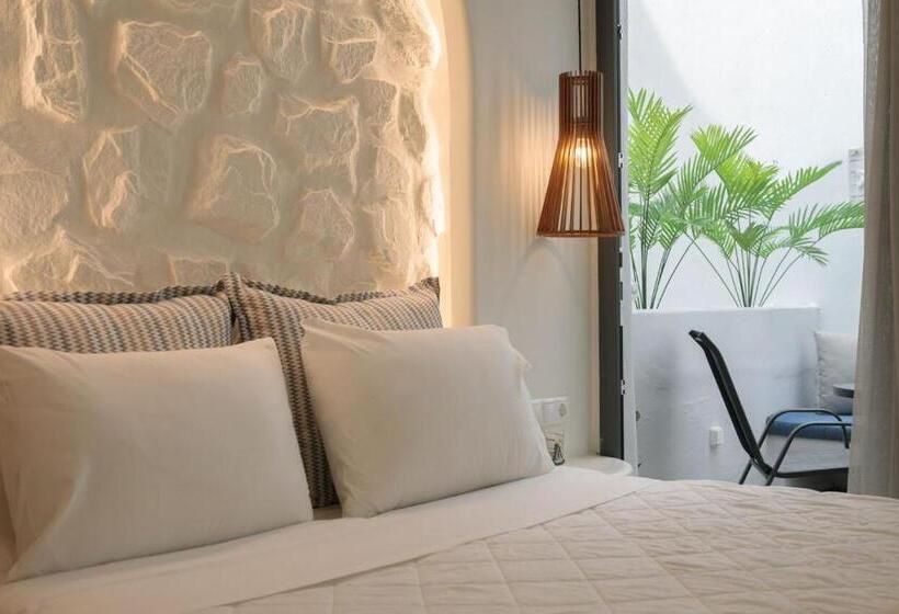 اتاق لوکس, Naxos Petite Studios