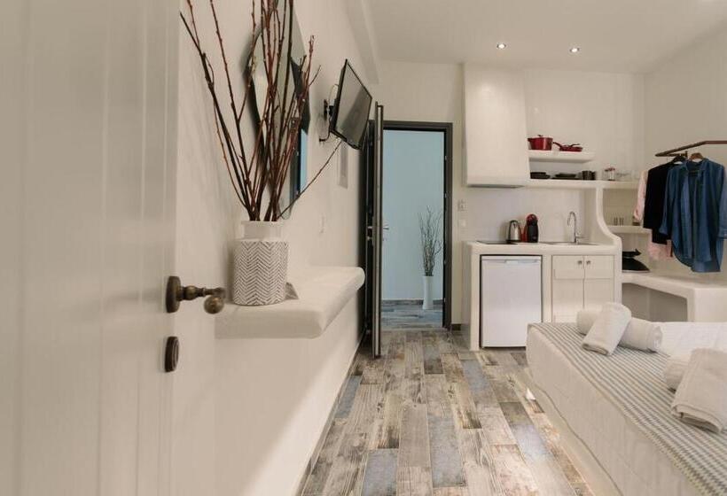 اتاق لوکس, Naxos Petite Studios