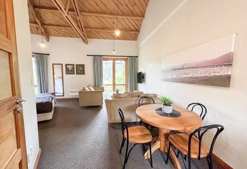 استودیوی استاندارد با تخت دوبل, Silverstream Retreat