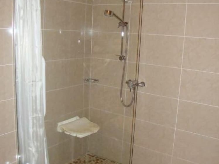 Номер Стандарт, Ard Ri House