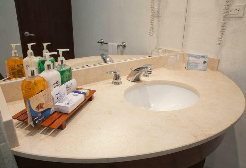 اتاق خانوادگی, Blu Hotel By Tamaca