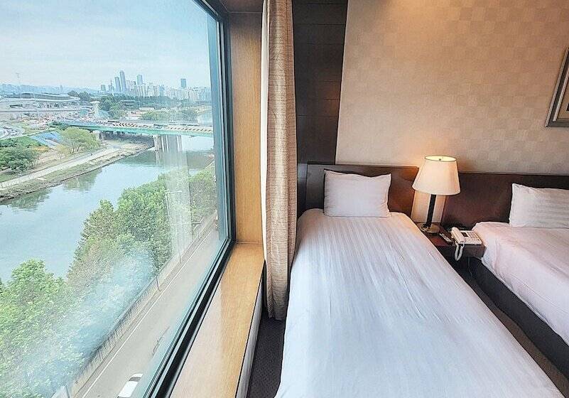 اتاق لوکس, Niagara