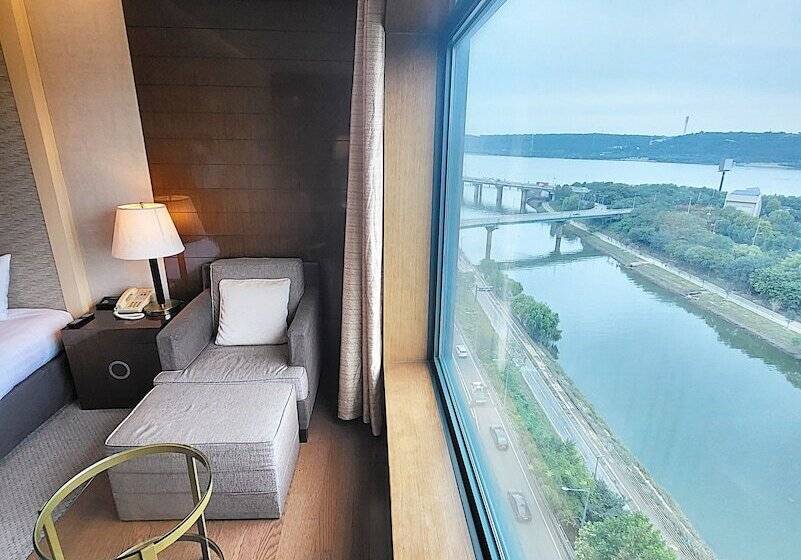 اتاق لوکس, Niagara