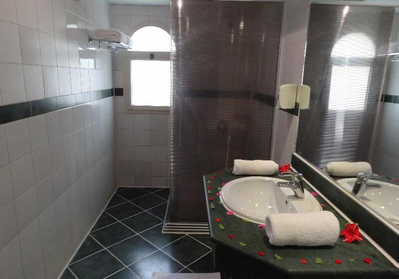 エコノミーシングルルーム, Naama Blue