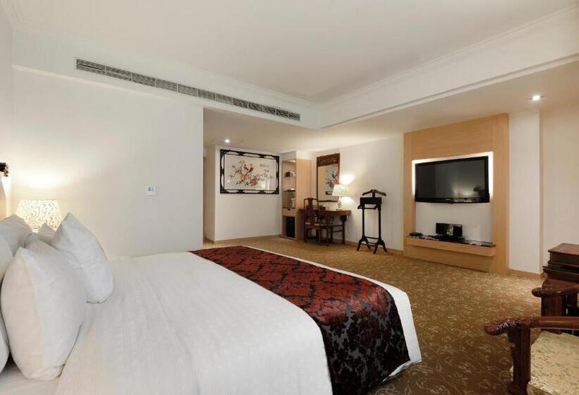 Executive Suite, Sunshine