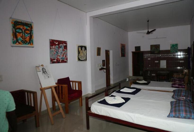 اتاق خانوادگی, Blissful Haven Art House   Near Entrance To Auroville