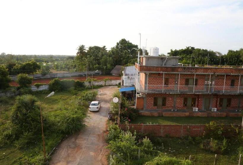 اتاق لوکس با تخت بزرگ, Blissful Haven Art House   Near Entrance To Auroville