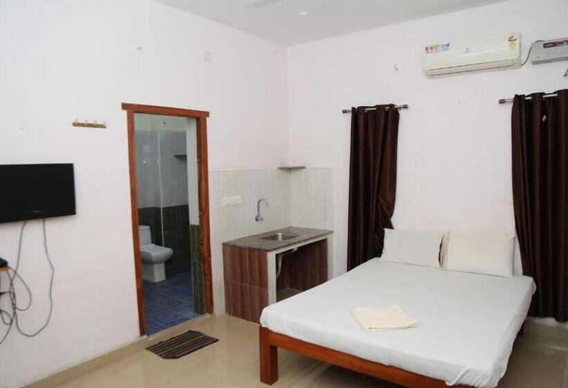 اتاق لوکس با تخت بزرگ, Blissful Haven Art House   Near Entrance To Auroville