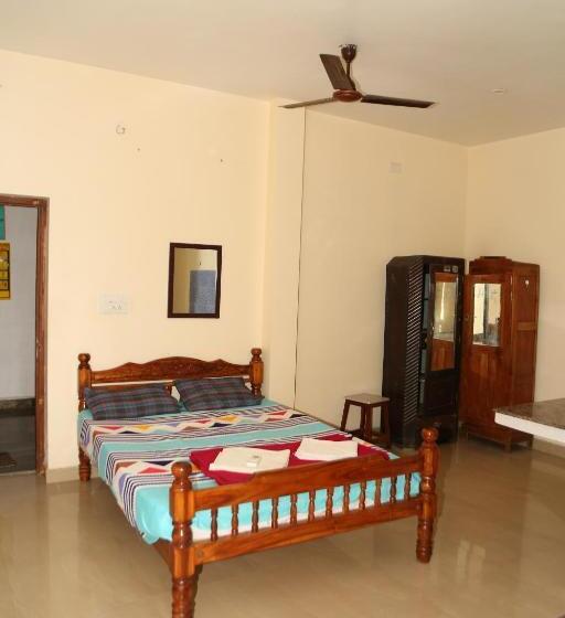 اتاق لوکس با تخت بزرگ, Blissful Haven Art House   Near Entrance To Auroville