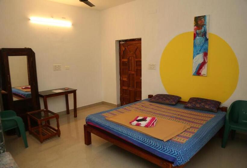 اتاق لوکس, Blissful Haven Art House   Near Entrance To Auroville