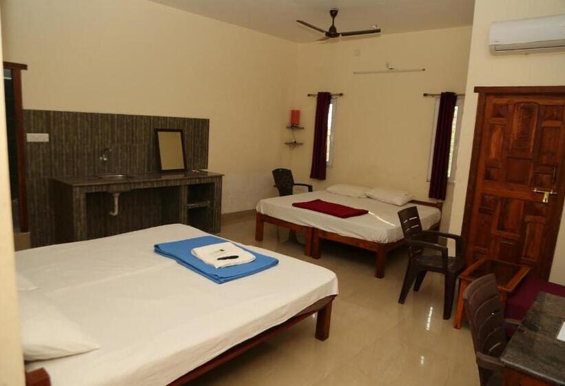 اتاق استاندارد چهارنفره با بالکن, Blissful Haven Art House   Near Entrance To Auroville