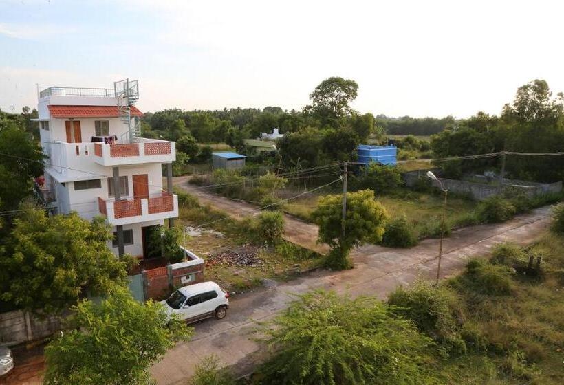 سوییت خانوادگی, Blissful Haven Art House   Near Entrance To Auroville