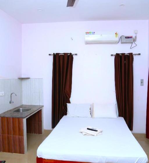 اتاق لوکس با تخت بزرگ, Blissful Haven Art House   Near Entrance To Auroville
