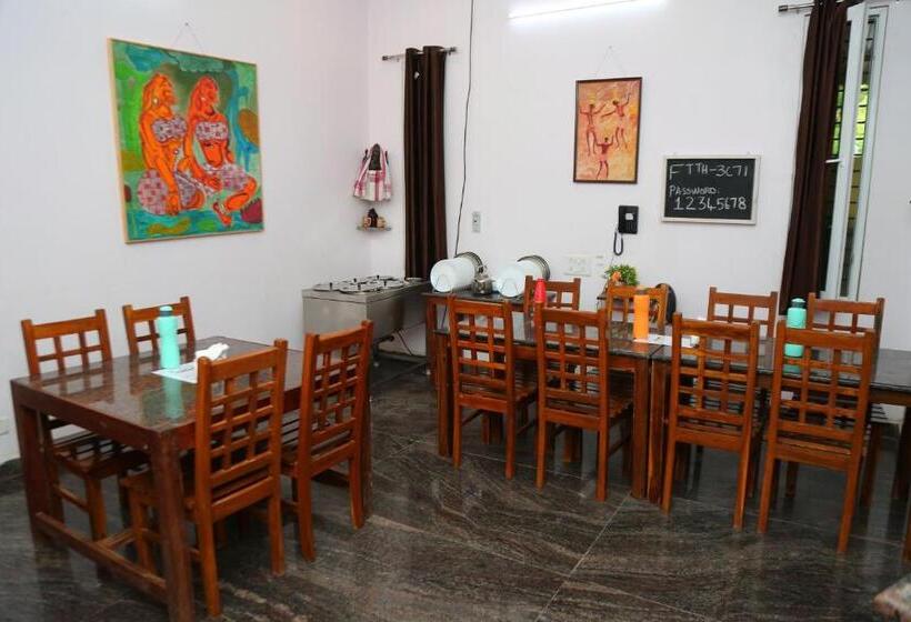 اتاق لوکس, Blissful Haven Art House   Near Entrance To Auroville