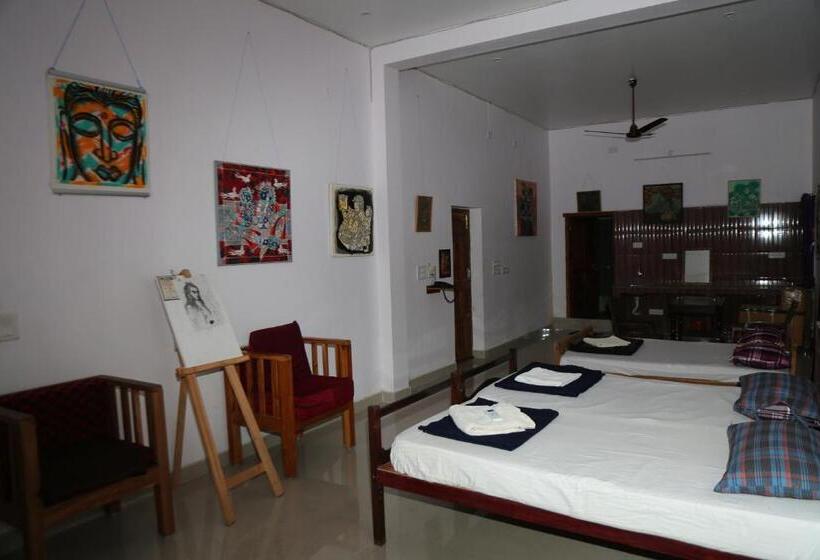 اتاق خانوادگی, Blissful Haven Art House   Near Entrance To Auroville