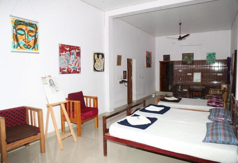 اتاق خانوادگی, Blissful Haven Art House   Near Entrance To Auroville