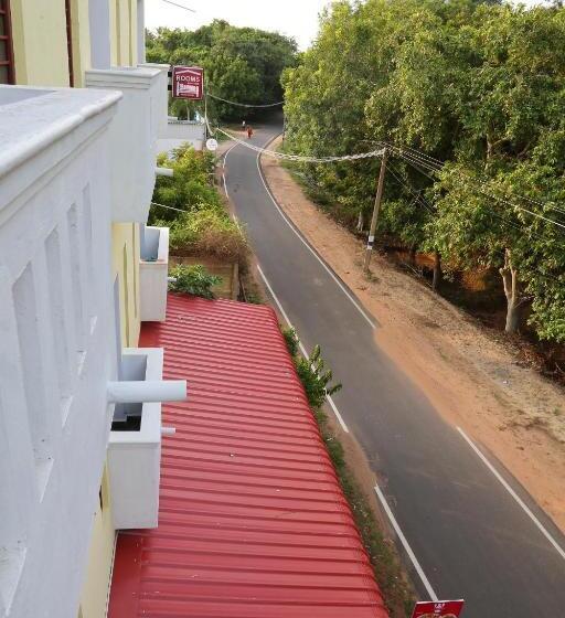اتاق استاندارد سه تخته با بالکن, Blissful Haven Art House   Near Entrance To Auroville