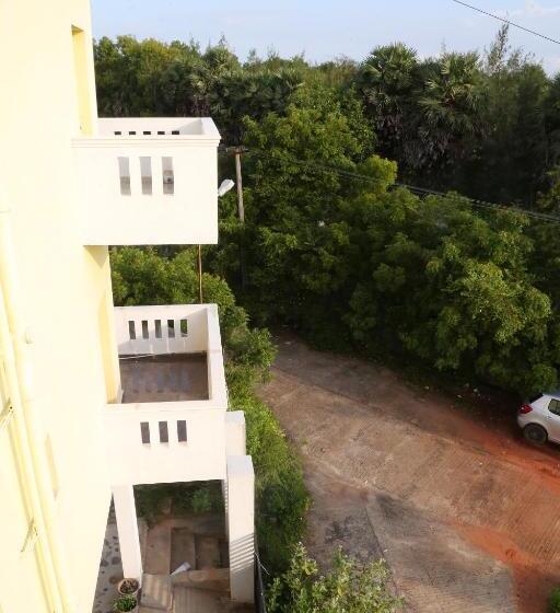 اتاق استاندارد چهارنفره با بالکن, Blissful Haven Art House   Near Entrance To Auroville