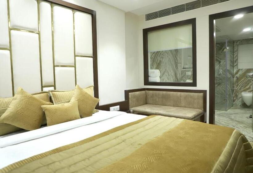 스탠다드 룸 킹사이즈 침대, Grand Girdhar