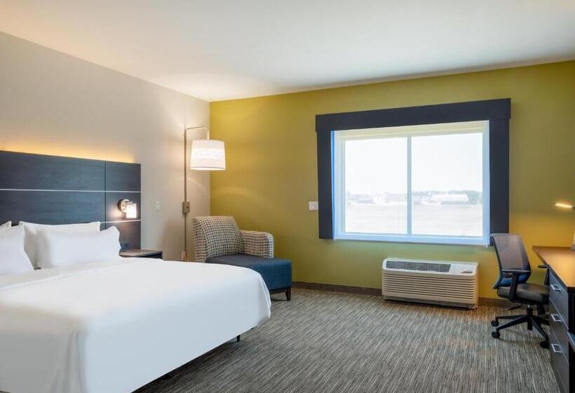 اتاق استاندارد با تخت بزرگ برای معلولان, Holiday Inn Express & Suites   Watertown, An Ihg
