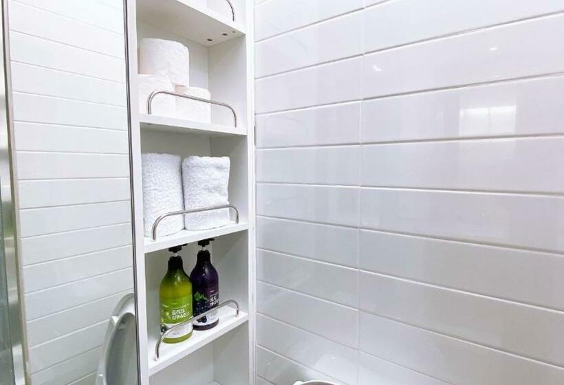 اتاق لوکس با بالکن و چشم‌انداز دریا, Shine Hotel Incheon Airport