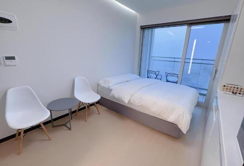 اتاق لوکس با بالکن و چشم‌انداز دریا, Shine Hotel Incheon Airport