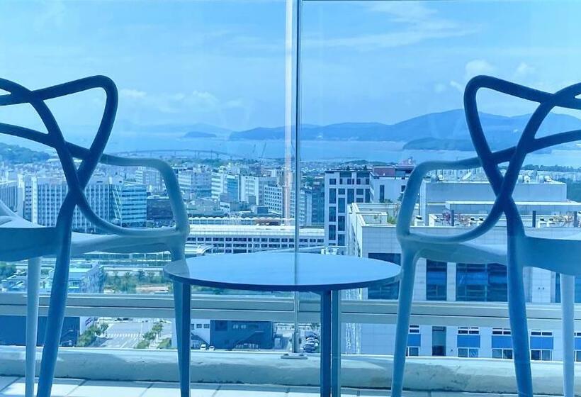 اتاق لوکس با بالکن و چشم‌انداز دریا, Shine Hotel Incheon Airport