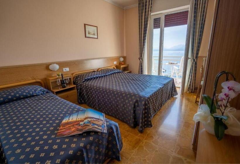 اتاق استاندارد سه نفره, Benacus Torri Del Benaco