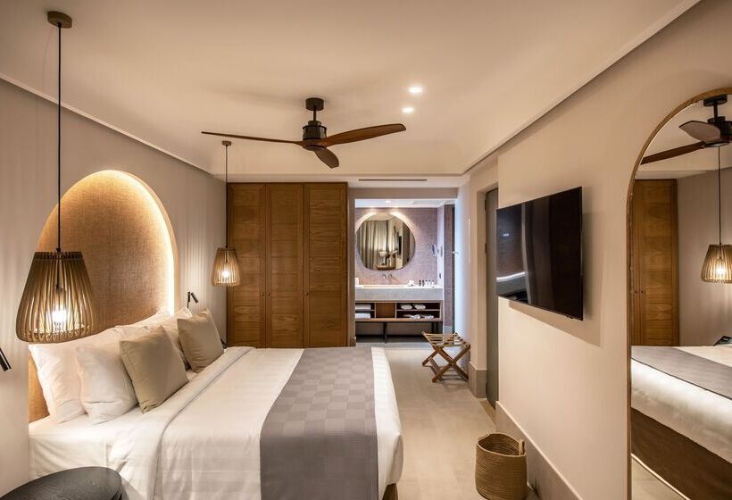 Номер Deluxe, Paralos Venus Suites Adults Only
