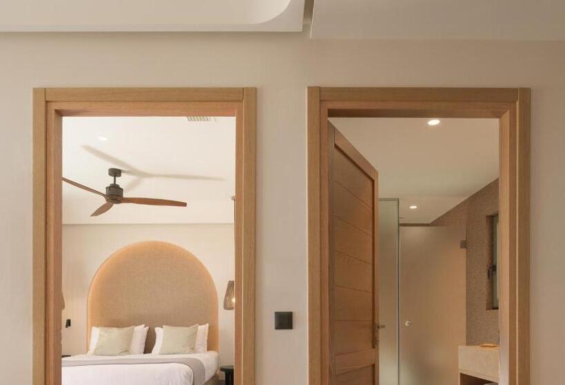 Люкс с Бассейном, Paralos Venus Suites Adults Only