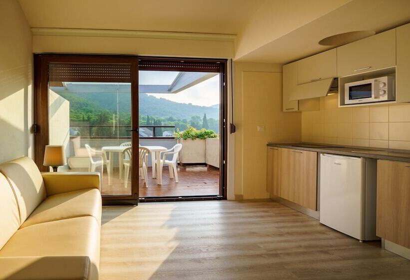 Апартаменты Comfort 2 Спальни, Residence Solemaremma