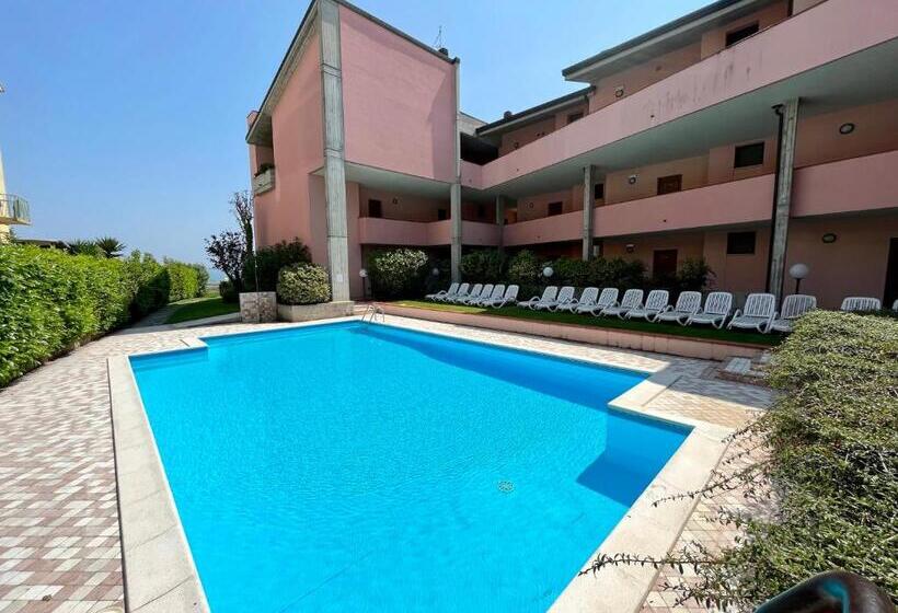 1 Bedroom Apartment Lake View, Residence Virgilio