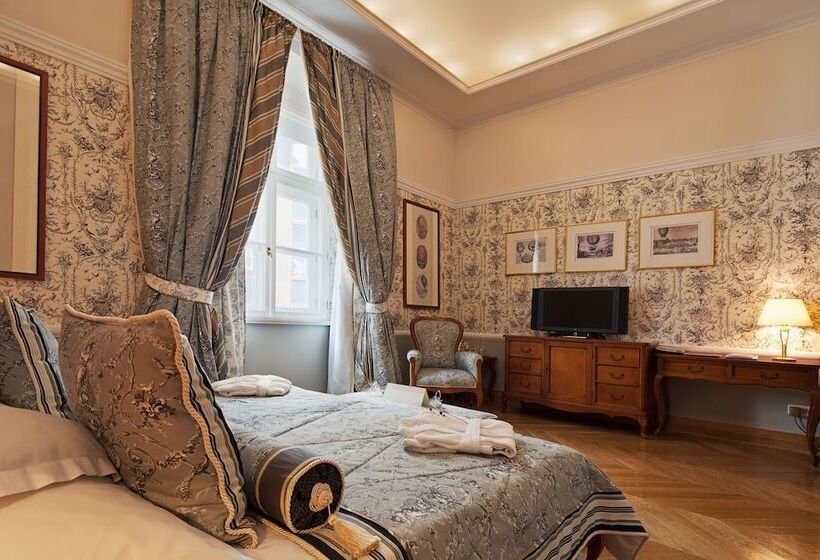 استودیوی لوکس, The Bonerowski Palace Boutique