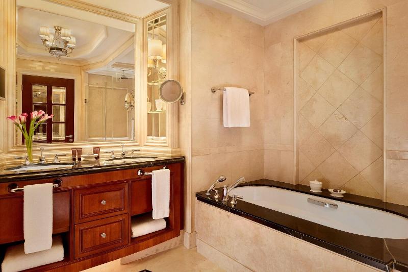 Номер Deluxe, The Ritzcarlton, Guangzhou