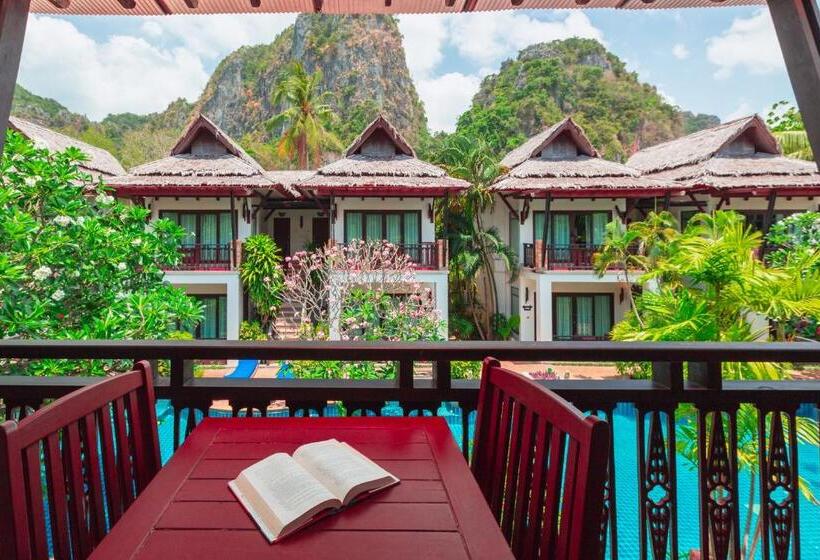 اتاق لوکس با چشم‌انداز استخر, Railay Village Resort