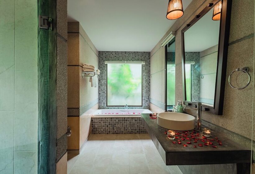 اتاق لوکس با چشم‌انداز استخر, Railay Village Resort
