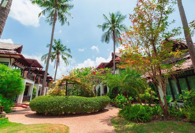 اتاق لوکس با چشم‌انداز استخر, Railay Village Resort