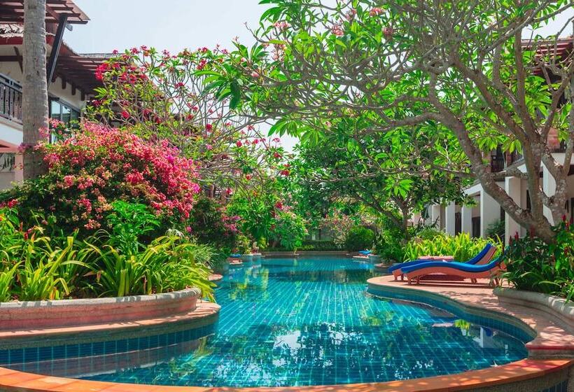 اتاق لوکس با چشم‌انداز استخر, Railay Village Resort
