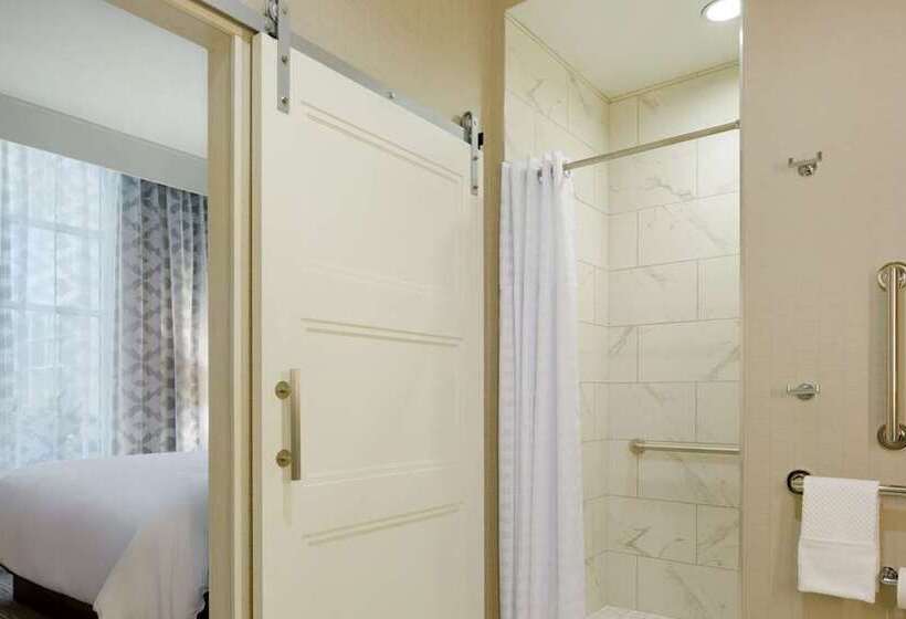 스위트, Embassy Suites By Hilton Hampton Convention Center
